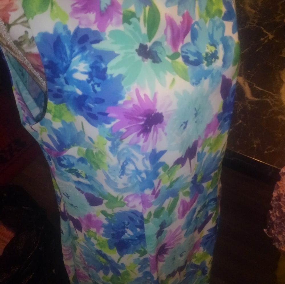 Dress - Picture 4 of 4